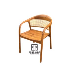 Kursi Makan Cafe Minimalis Kombinasi Anyaman Rotan Sandaran Bahan Kayu Jati